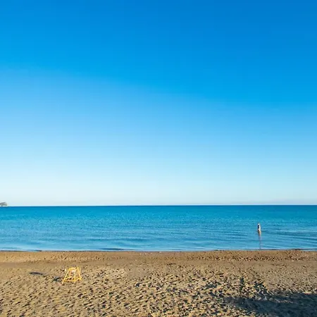 Stathis Beachfront Luxury Apartment *